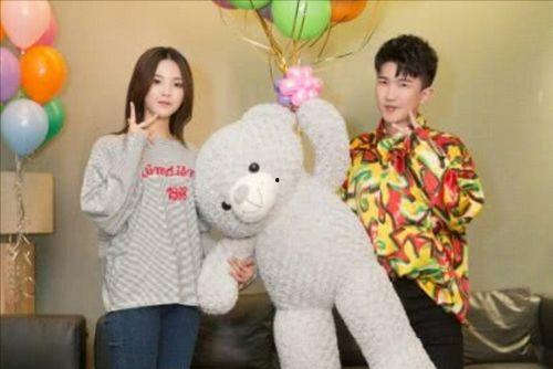 娱乐圈吃瓜背景图女主角,揭秘“瓜王”背后的女主角传奇