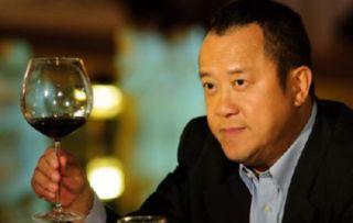 曾志伟吃瓜看娱乐圈